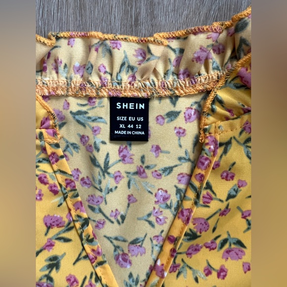 Ditsy Floral Notched Neck Butterfly Sleeve Dress EUC - Picture 7 of 8